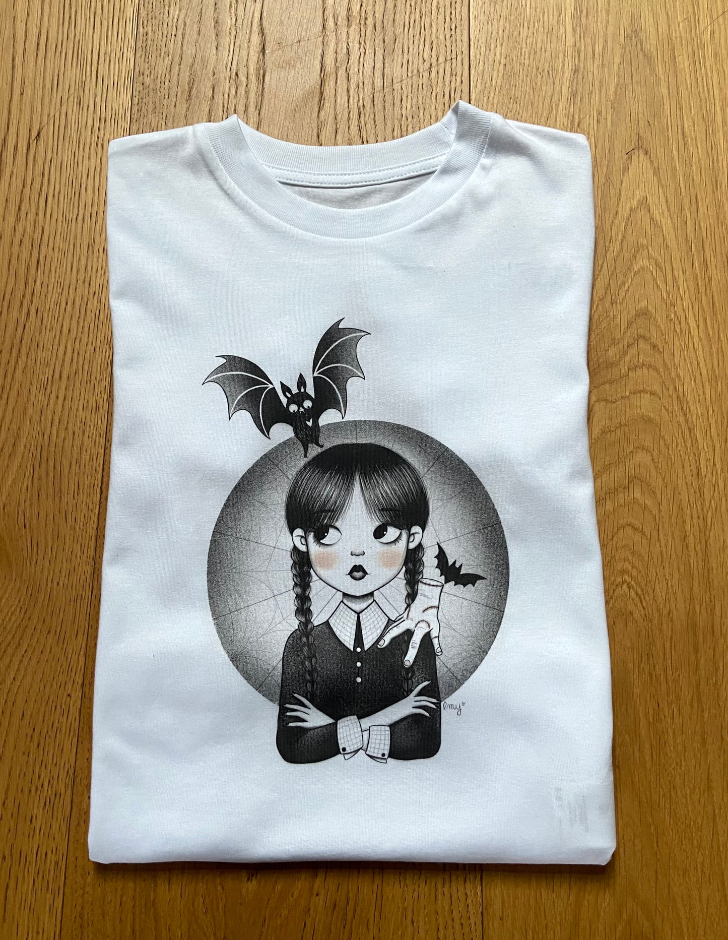 Tee-shirt blanc WEDNESDAY par EMY TATTOO
