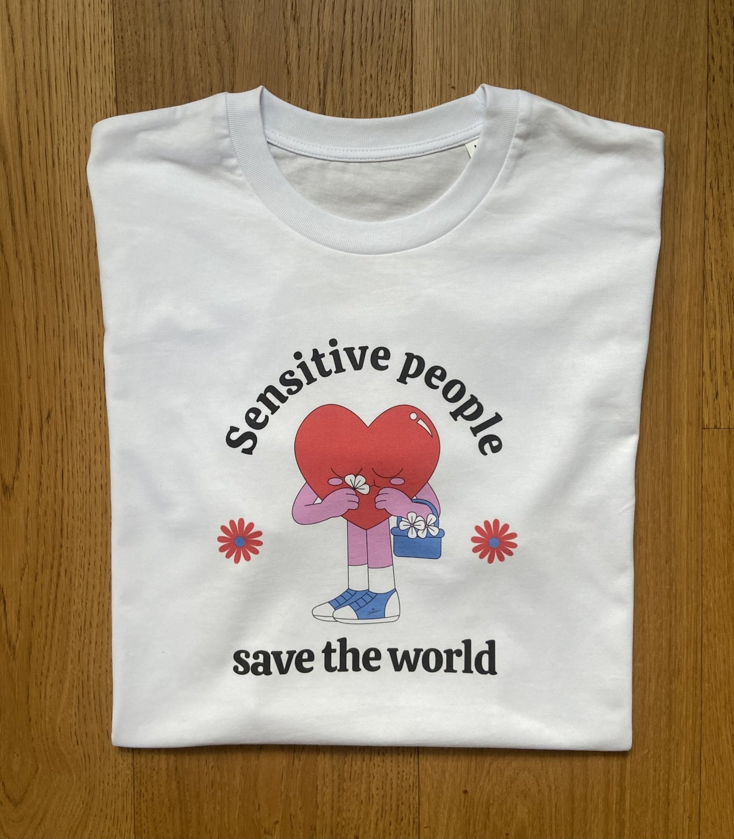 Tee-shirt SENSITIVE PEOPLE SAVE THE WORLD
