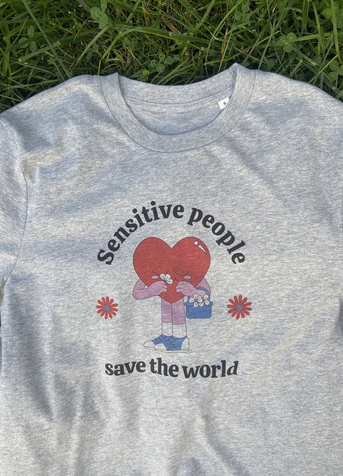 Tee-shirt SENSITIVE PEOPLE SAVE THE WORLD