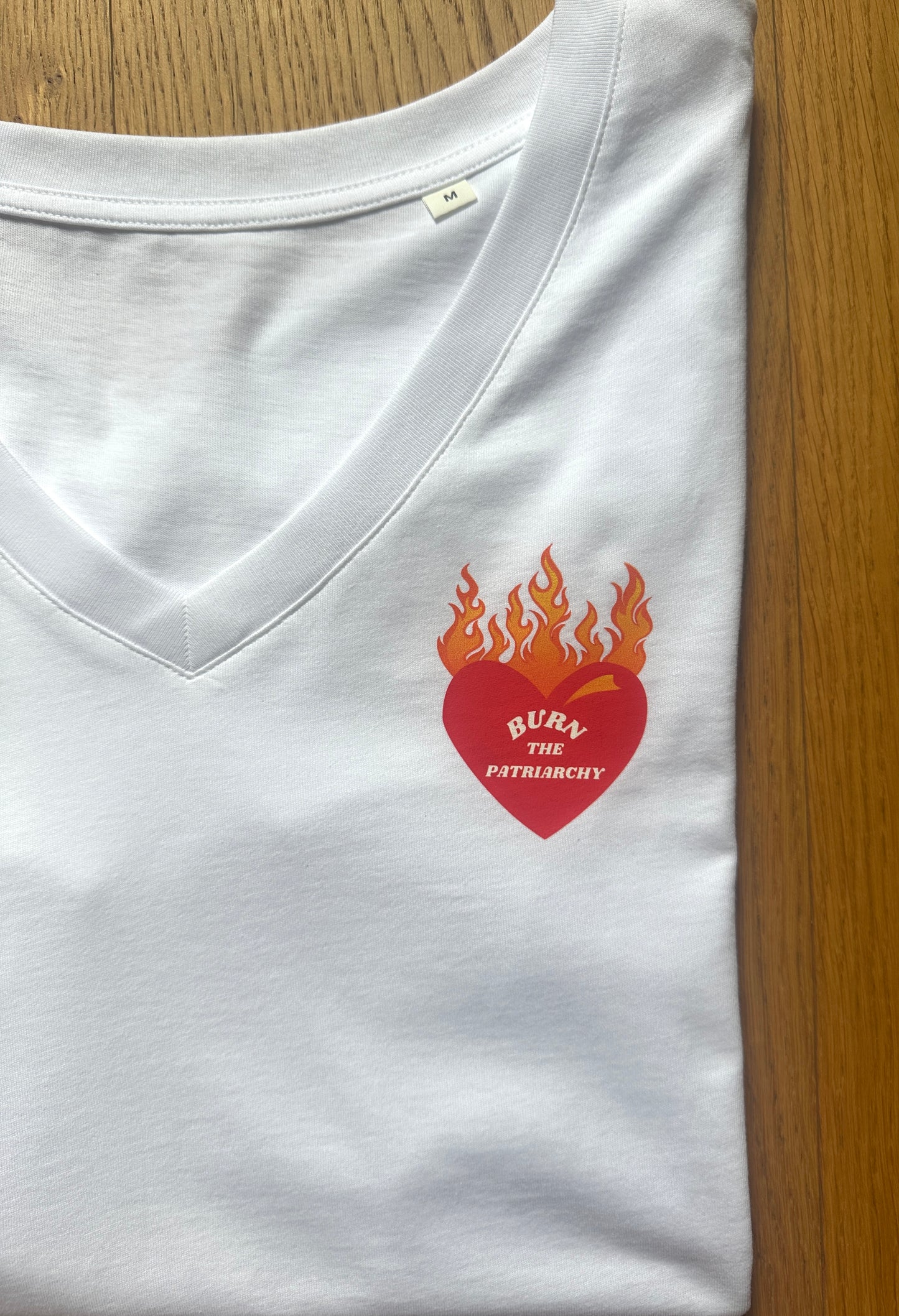 Tee-shirt col V BURN THE PATRIARCHY