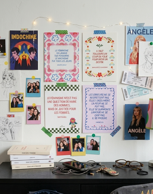 Lot de 4 cartes postales - LES INSOUMISES