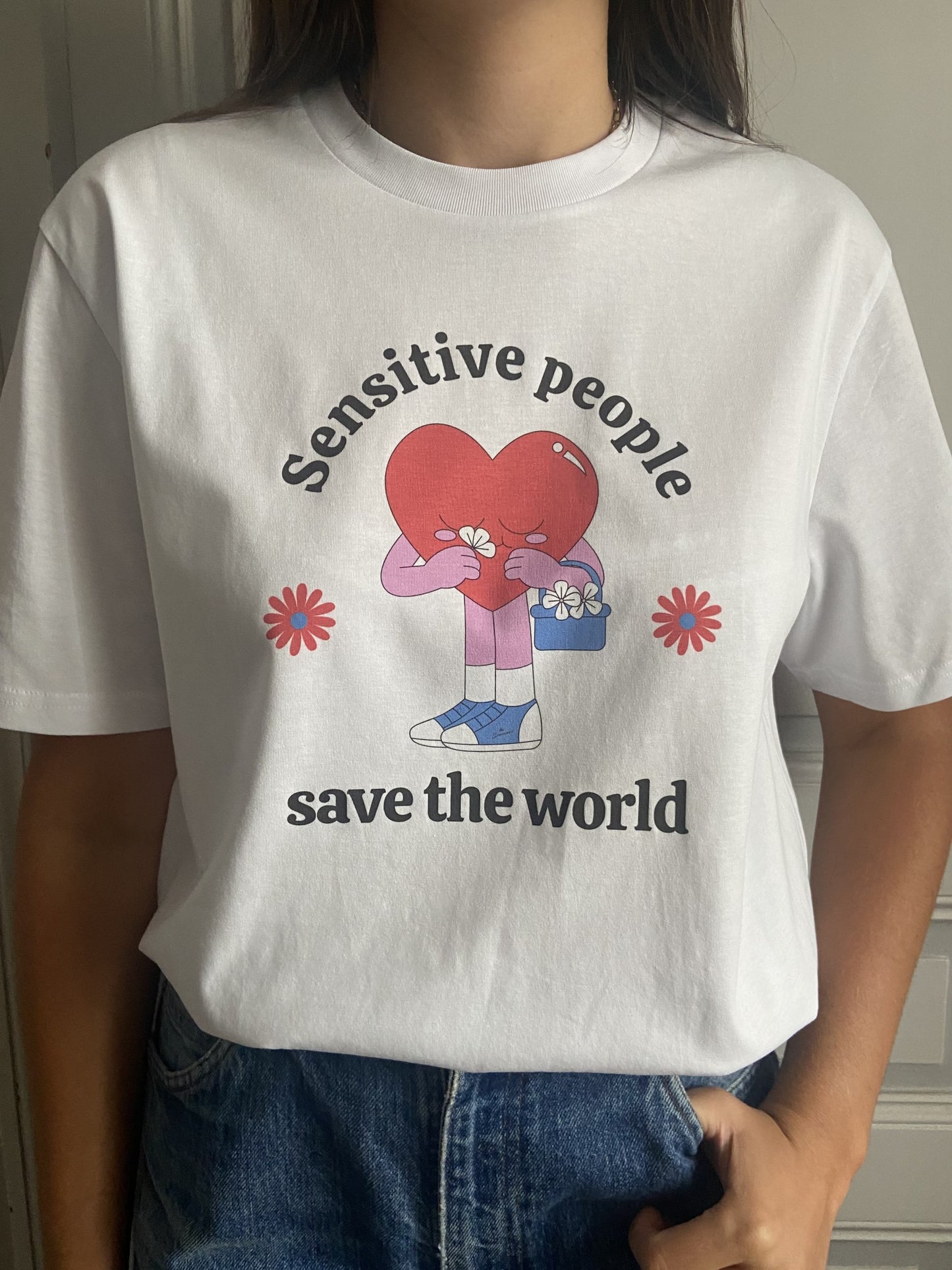 Tee-shirt SENSITIVE PEOPLE SAVE THE WORLD