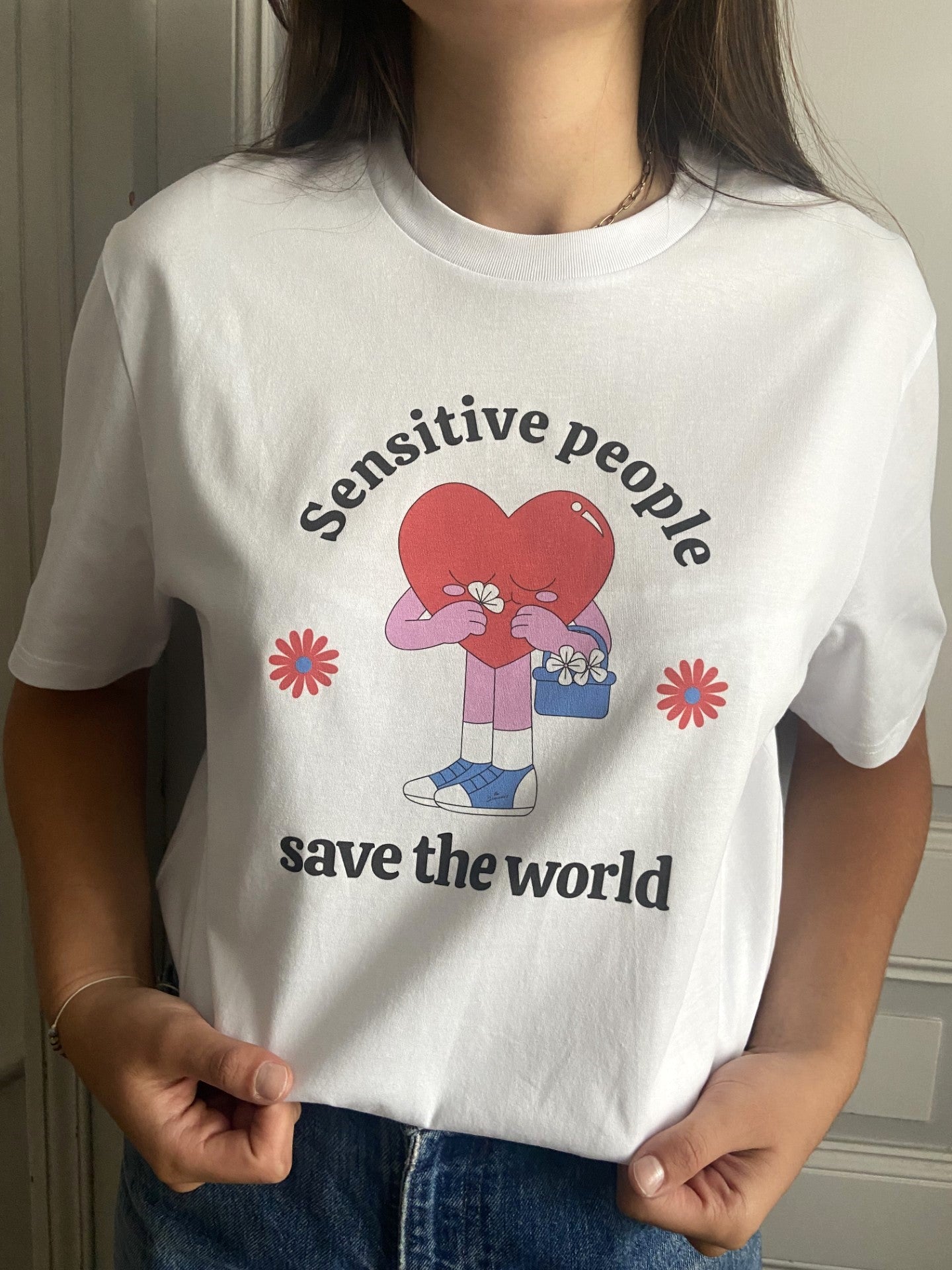 Tee-shirt SENSITIVE PEOPLE SAVE THE WORLD