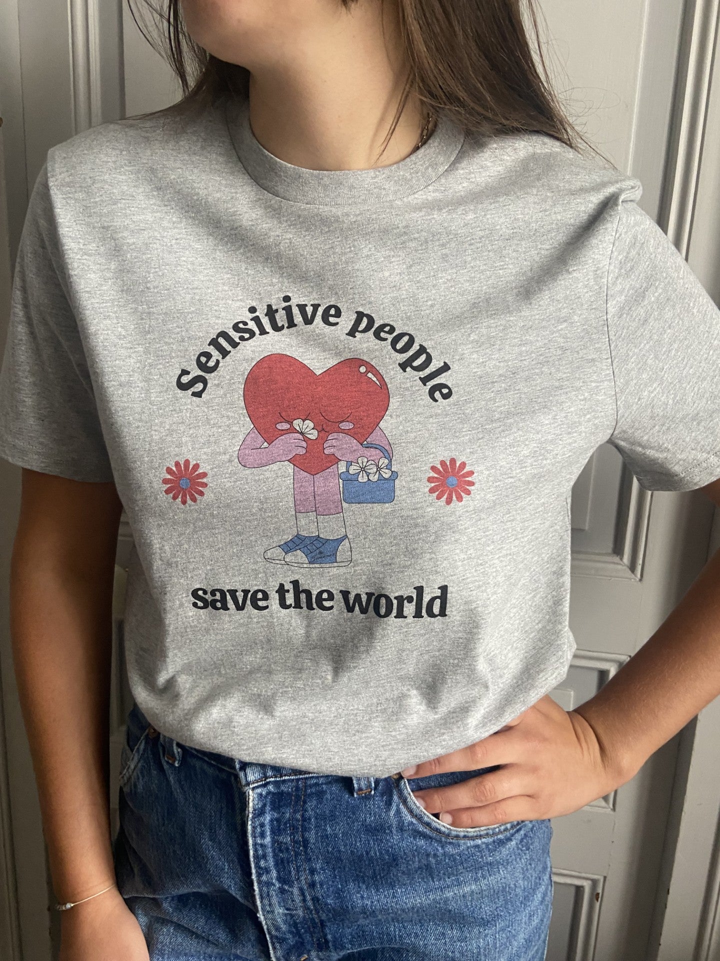 Tee-shirt SENSITIVE PEOPLE SAVE THE WORLD