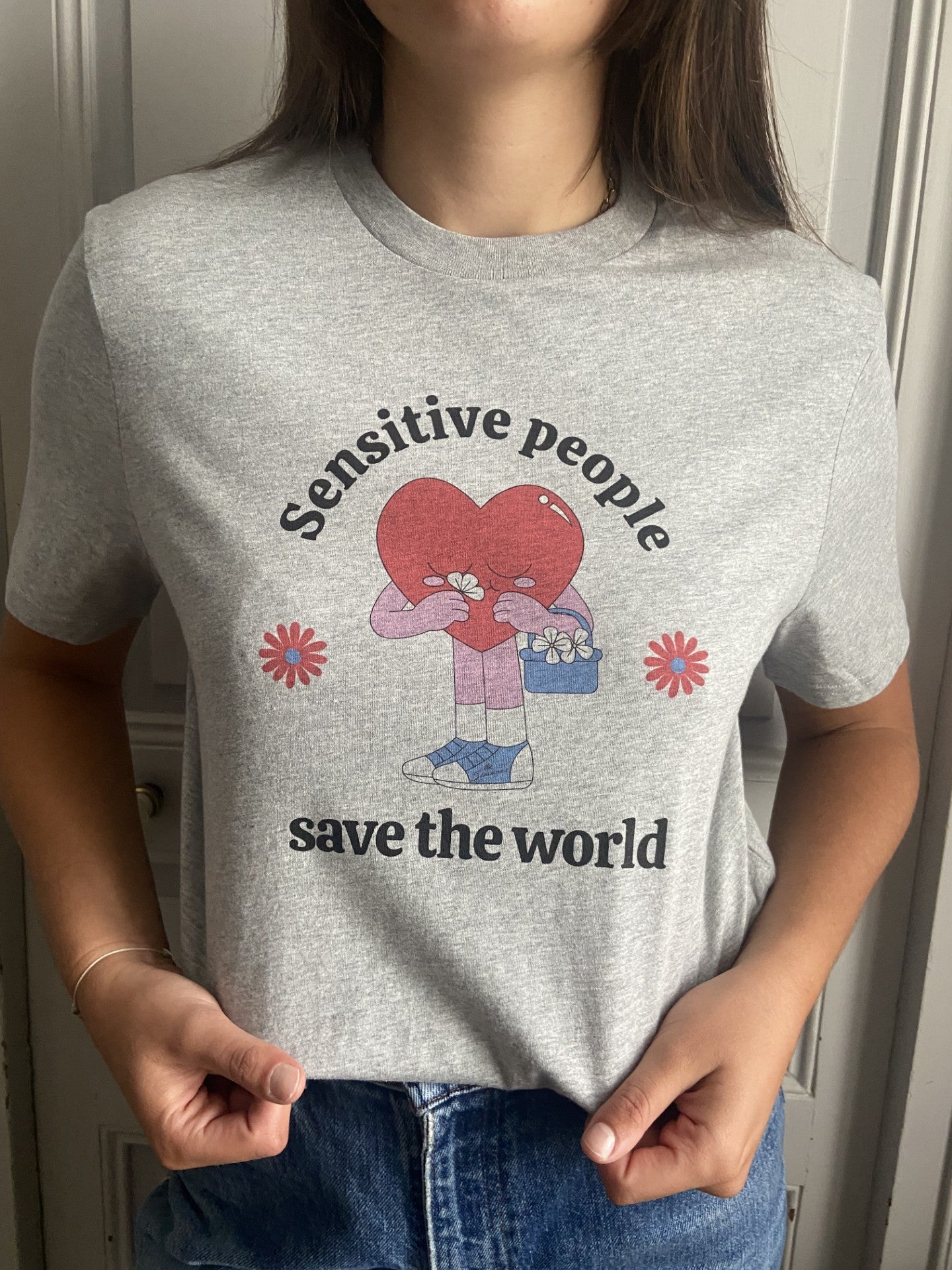 Tee-shirt SENSITIVE PEOPLE SAVE THE WORLD