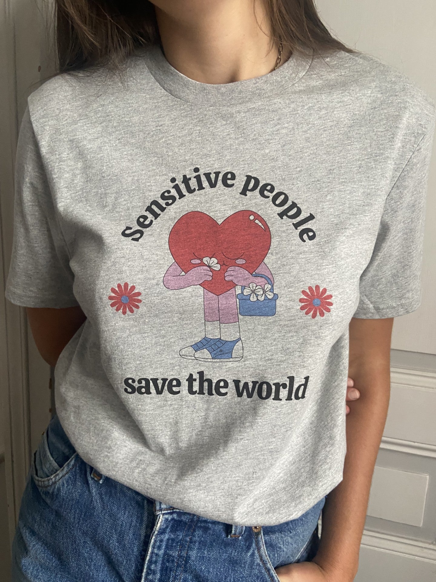 Tee-shirt SENSITIVE PEOPLE SAVE THE WORLD