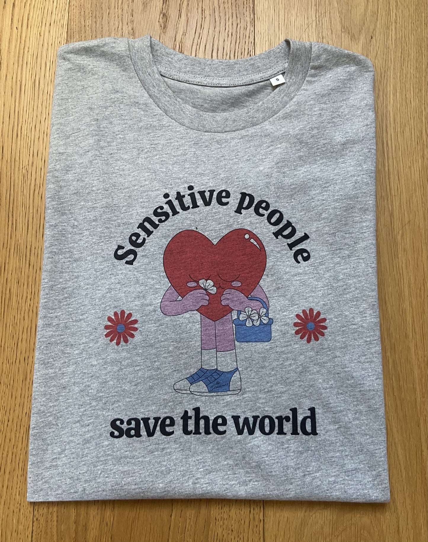 Tee-shirt SENSITIVE PEOPLE SAVE THE WORLD