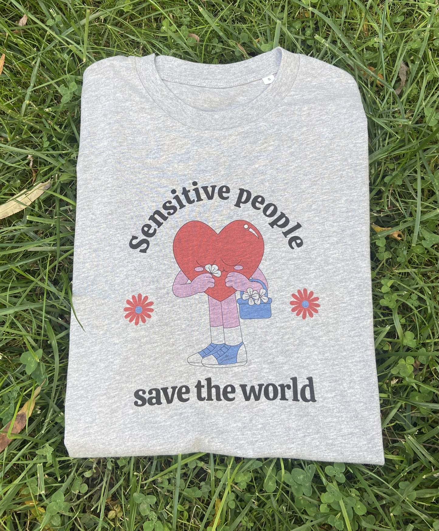 Tee-shirt SENSITIVE PEOPLE SAVE THE WORLD